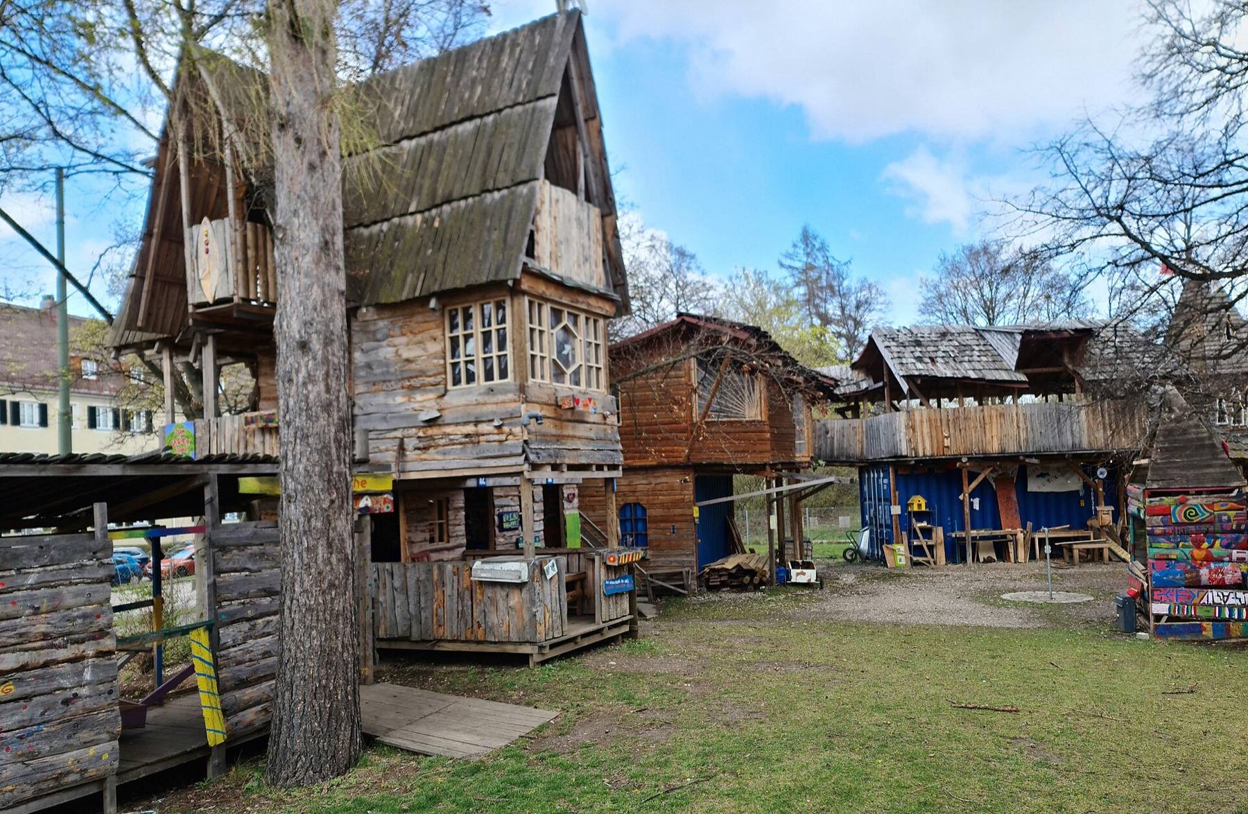 Abenteuerspielplatz Laim, Munich: child-built houses and workshop yard