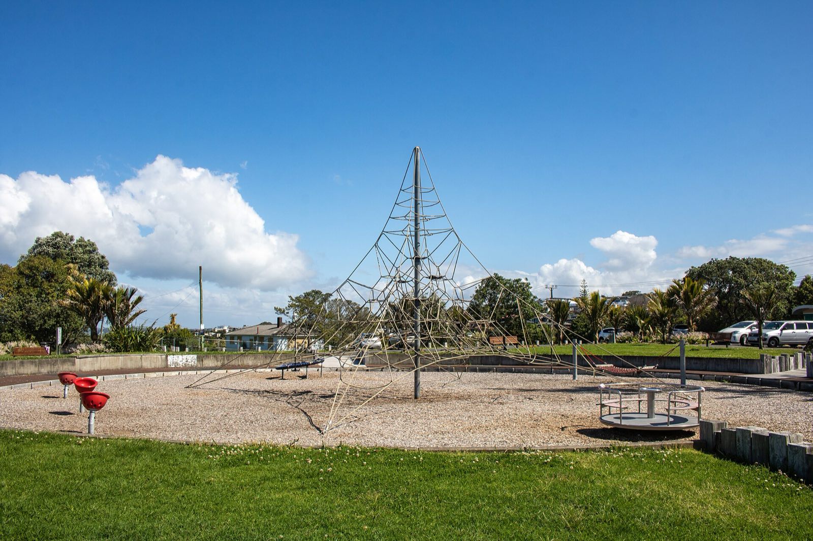 Kennedy Park playground: rope pyramid, spinner and spring riders