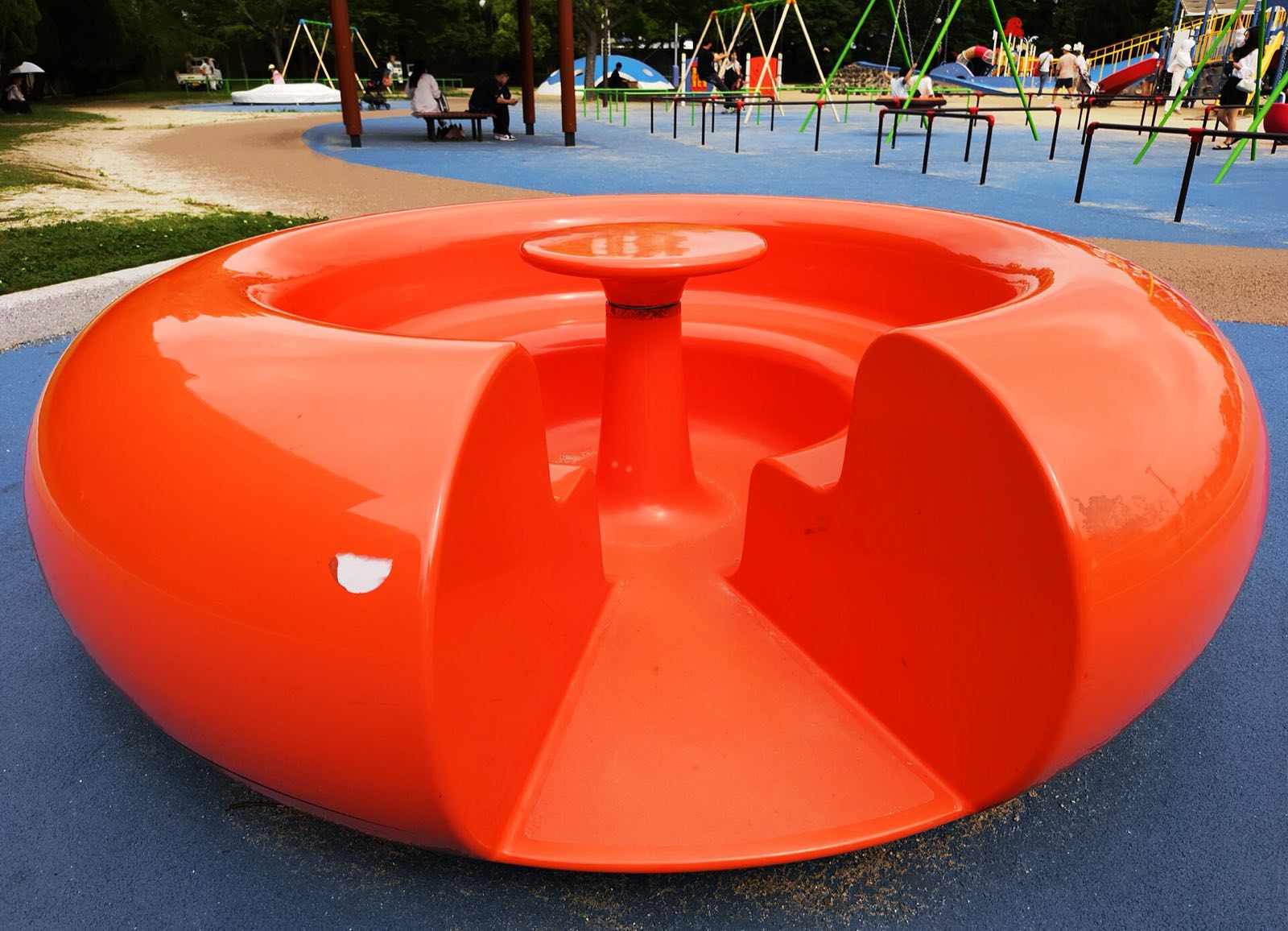 Ōhori Park Whale Park: molded inclusive spinner