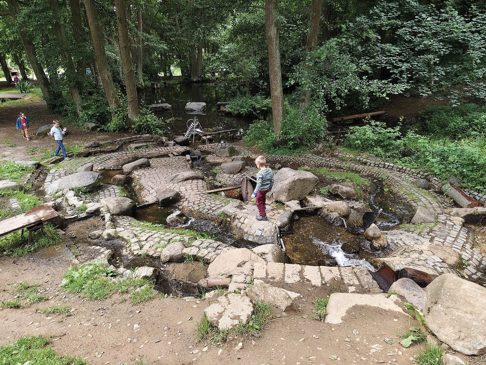 Prelat Nature Park: Stone-lined streams and stepping stones
