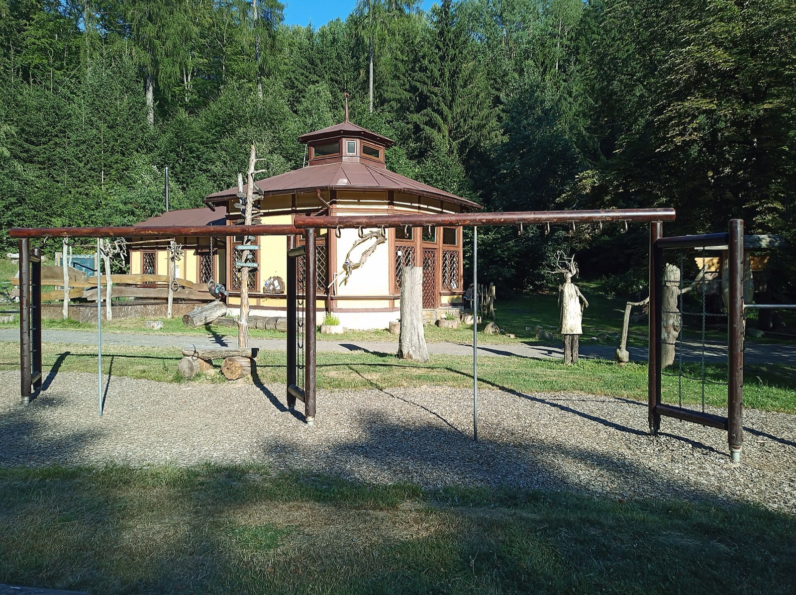 Prelat Park: Timber play frames among trees